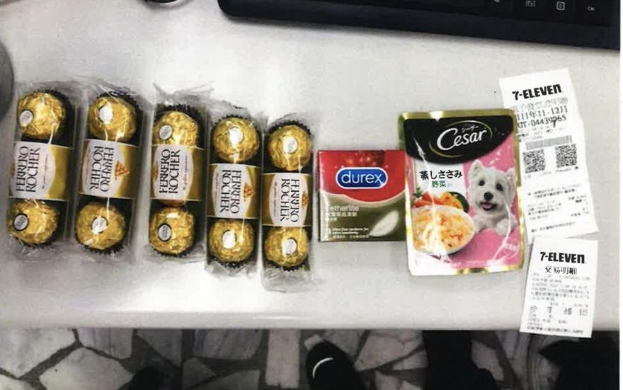 結局超展開！美女業代收到外送員4度送禮　最後送狗食與「套套」把她嚇壞