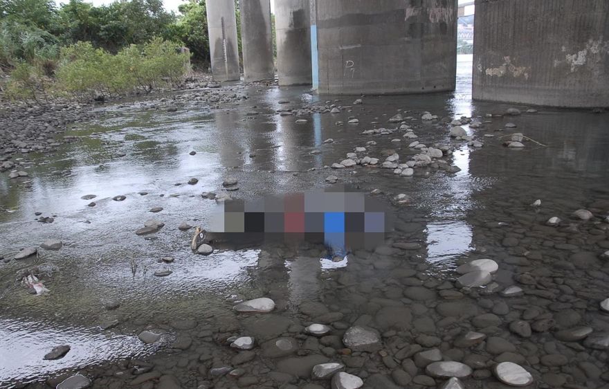 秀朗橋下無名浮屍腫脹難辨　鑑識警還原指紋幫亡者找到回家的路