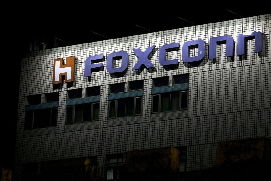 鄭州富士康爆發員工抗爭　鴻海對招募疏失致歉：將持續溝通