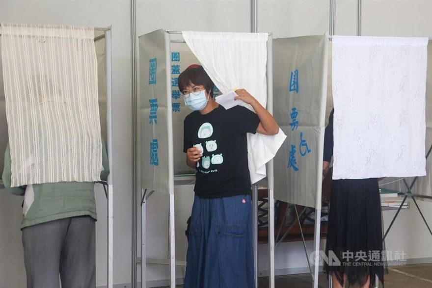 九合一大選併18歲公民權修憲複決　上午8時至下午4時投票