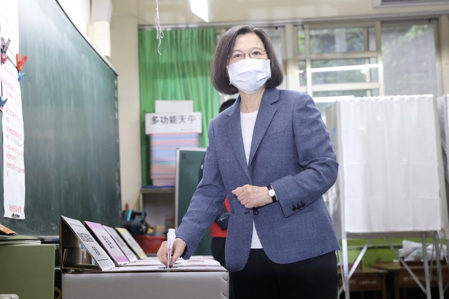 快訊/蔡英文投票！喊話「決定國家未來」
