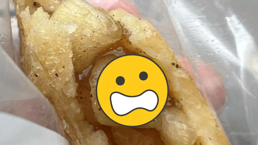 麥當勞蘋果派驚傳出包！她咬一口驚見「疑似蟲屍」　驚悚畫面曝光