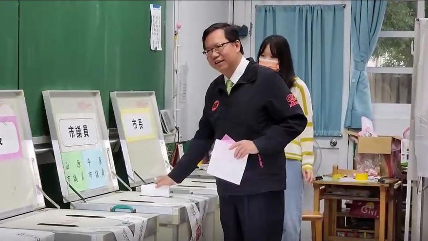 鄭文燦脫口罩投票　衛生局不罰！網友怒嗆「綠能你不能」