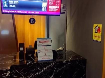永和影城消防安檢不合格！竟用海報擋公告…恐觸犯這條罪