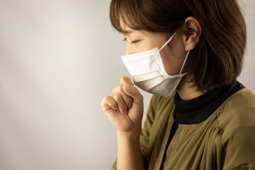 天氣轉涼咳不停？中醫師授秋季「養陰潤肺」防燥咳