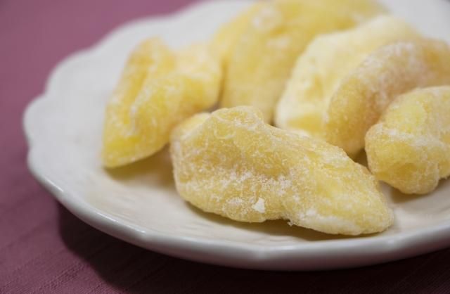把果乾零食吃！女狂吃健康零食竟「臉爛爆痘」　醫揭食安5隱憂