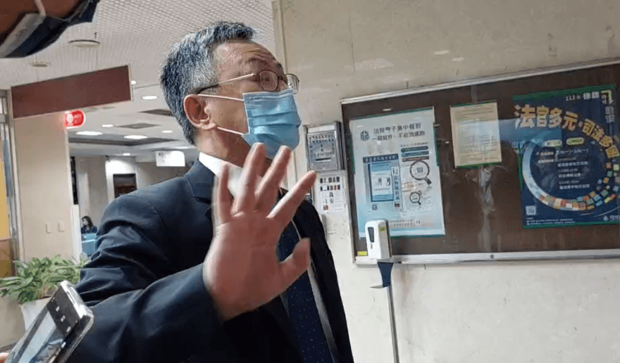 【影】快訊/蔡英文「論文原本」現身了！律師嗆聲這句話