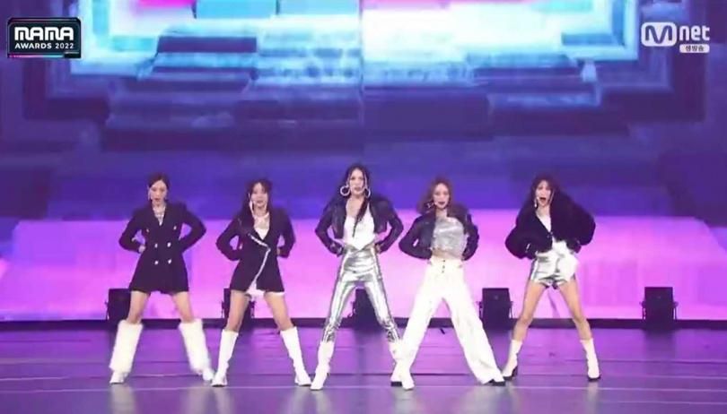睽違7年！KARA「5人合體」MAMA掀回憶殺　「6支麥克風」藏思念惹哭粉：好想念具荷拉