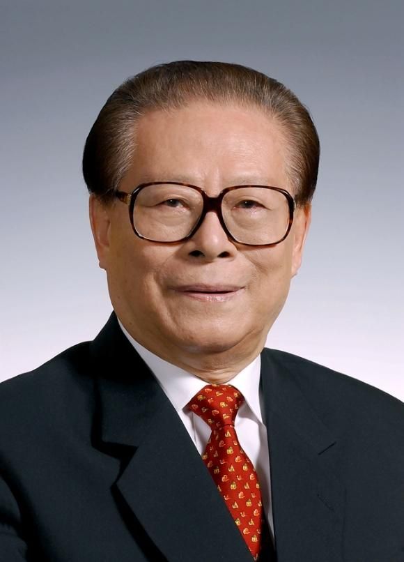 舉國進入哀悼期！陸發布江澤民遺照、政府機關降半旗、官媒網頁全改黑白