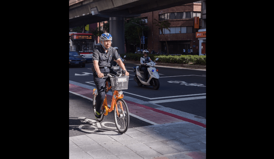 YouBike1.0掰掰！柯文哲6年前嫩照紀念　網友刷4字