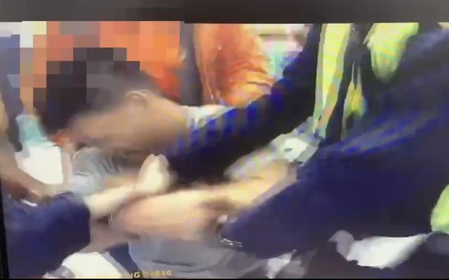 【影】持美工刀架店員脖子上　苗栗男搶超商遭合力制伏