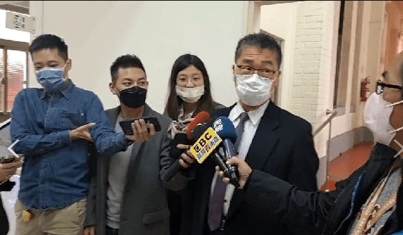 快訊/辦公室打包清空辭意甚堅？　徐國勇大笑：私人東西當然要帶回家