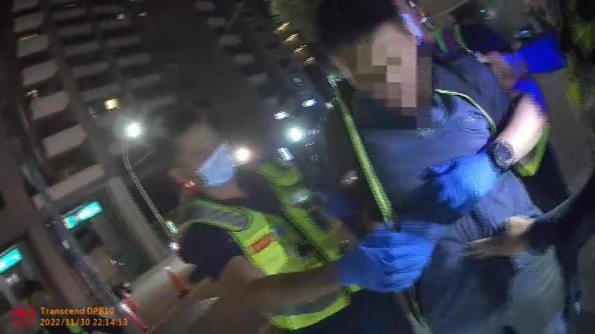 【影】騎士遭攔檢情急吞下「這東西」　警緊急催吐送醫後法辦