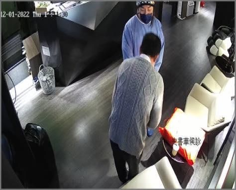 兒子造業父母擔！「高嘉瑜鐵粉」威嚇名醫　老爹特地北上道歉…替兒鞠躬辛酸畫面曝