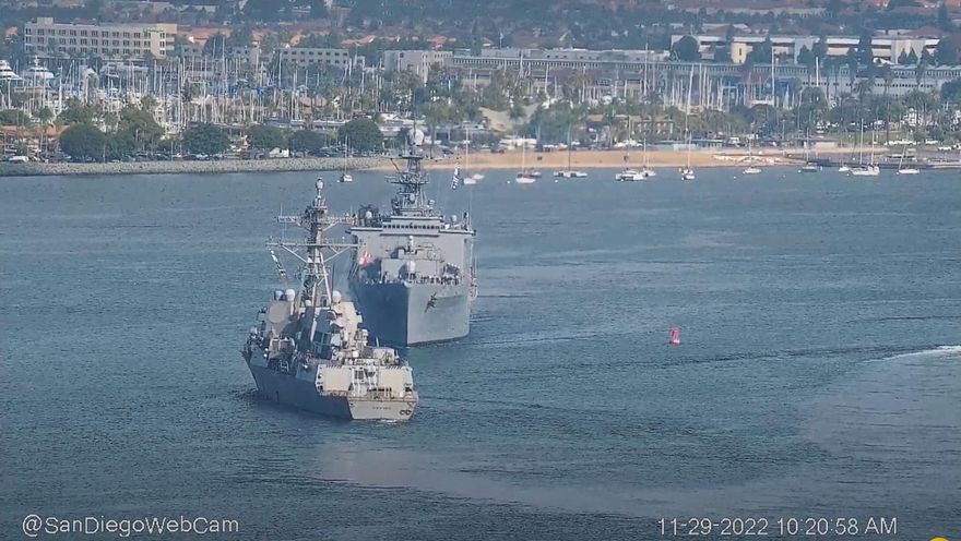 【影】美國軍艦差點互撞！最後一秒轉彎閃過超驚險