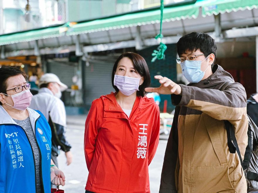 王鴻薇私下真面目曝光！問政暖舉太感人　5000網友狂讚