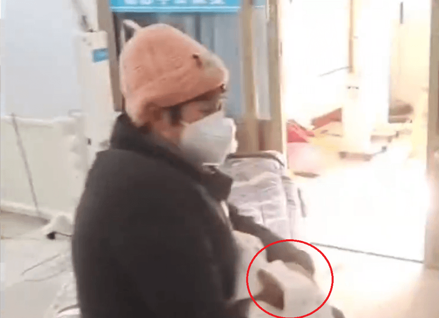 陸糊塗爸分心使男嬰嗆水窒息　爭議影片流傳醫院急澄清