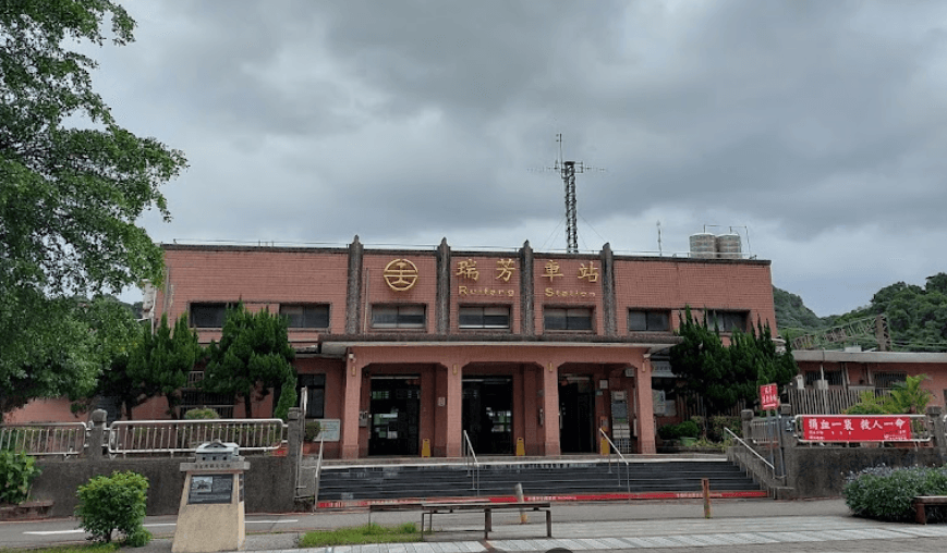 台鐵深澳線土石崩塌停駛19小時　搶修完成恢復通車