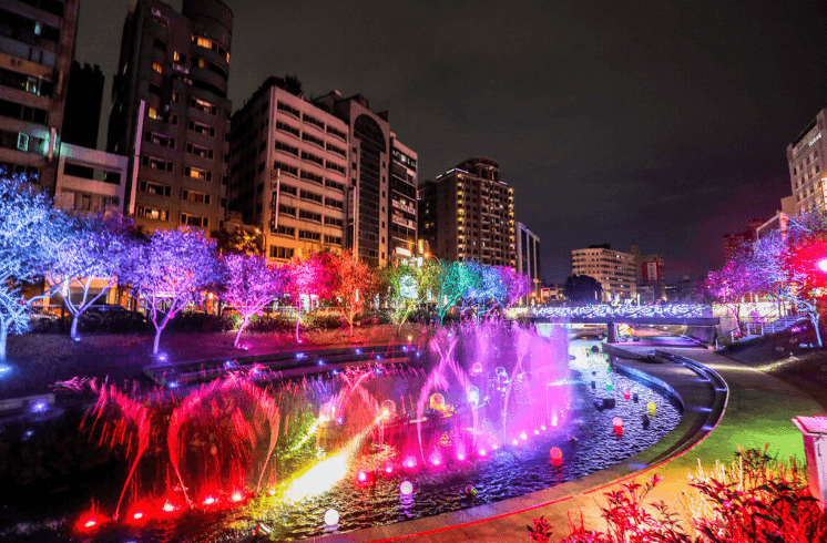 台中耶誕嘉年華來了！12／16柳川登場　水舞燈光秀閃爆14天