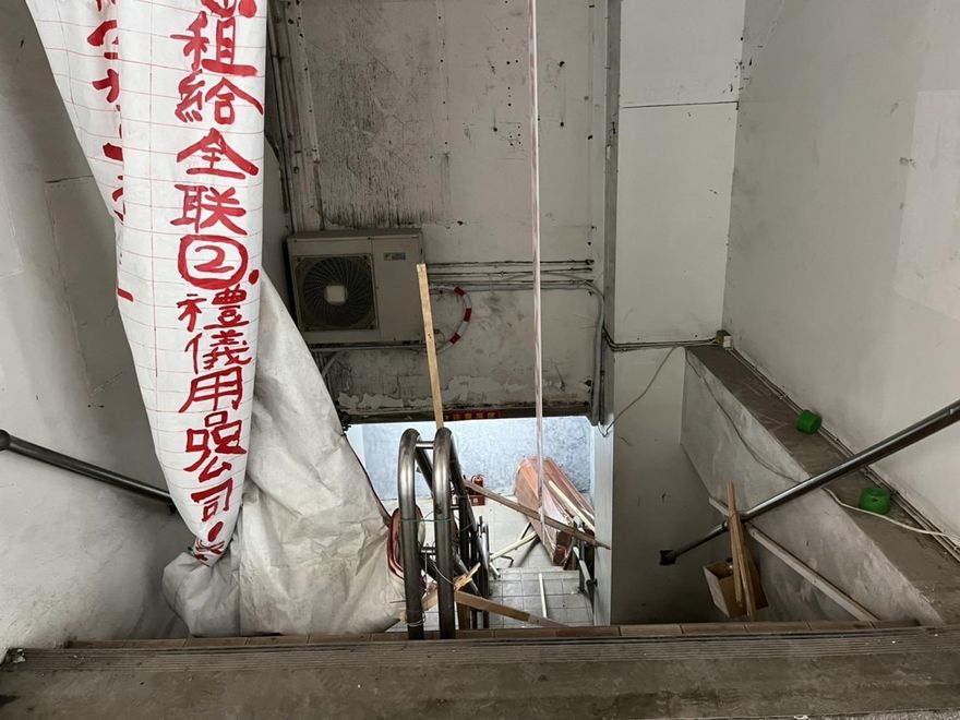 新北阿伯路邊擺「棺材、血書」　嚇壞路人下場出爐