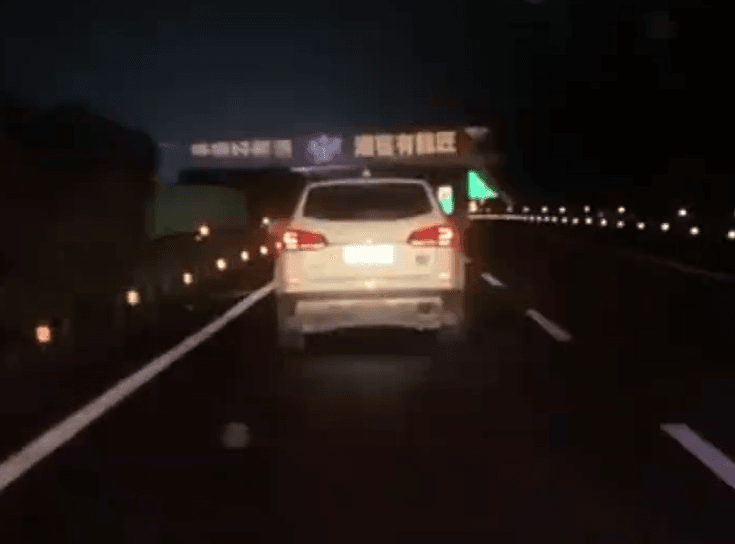 高速公路驚魂記！定速失控停不下來！　狂飆500公里油跑光才停車