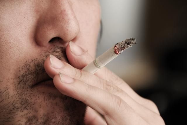 中年男菸酒不離手！竟接連罹患頭頸癌　醫籲定期篩檢：出現這2症狀已是晚期