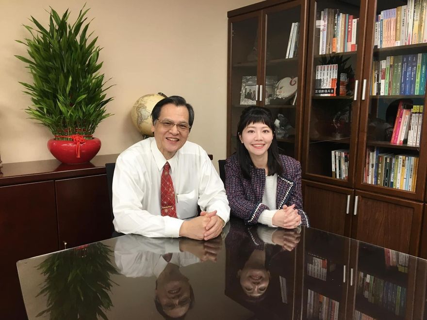 高嘉瑜又被出征！臉書PO和恩師陳明通合照急滅火　綠粉氣炸轟：職業背骨仔