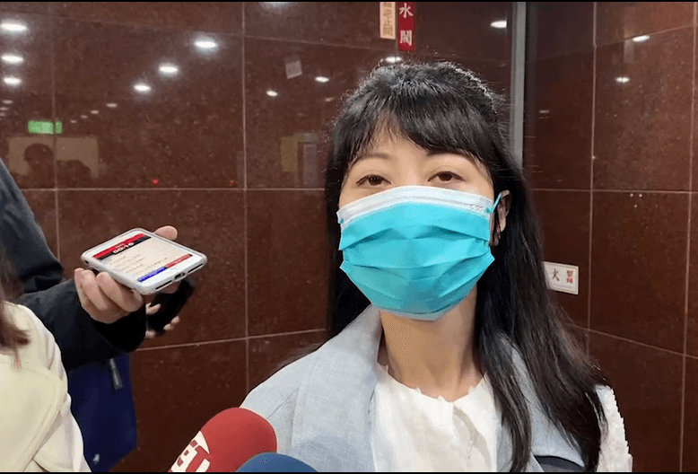 預告恩師陳明通「很快下台」？　遭綠粉怒轟閉嘴！　高嘉瑜「一句話」反擊