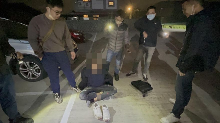 【影】南投警桃園逮強盜犯還得「下田」　3名員警掛彩幸無大礙