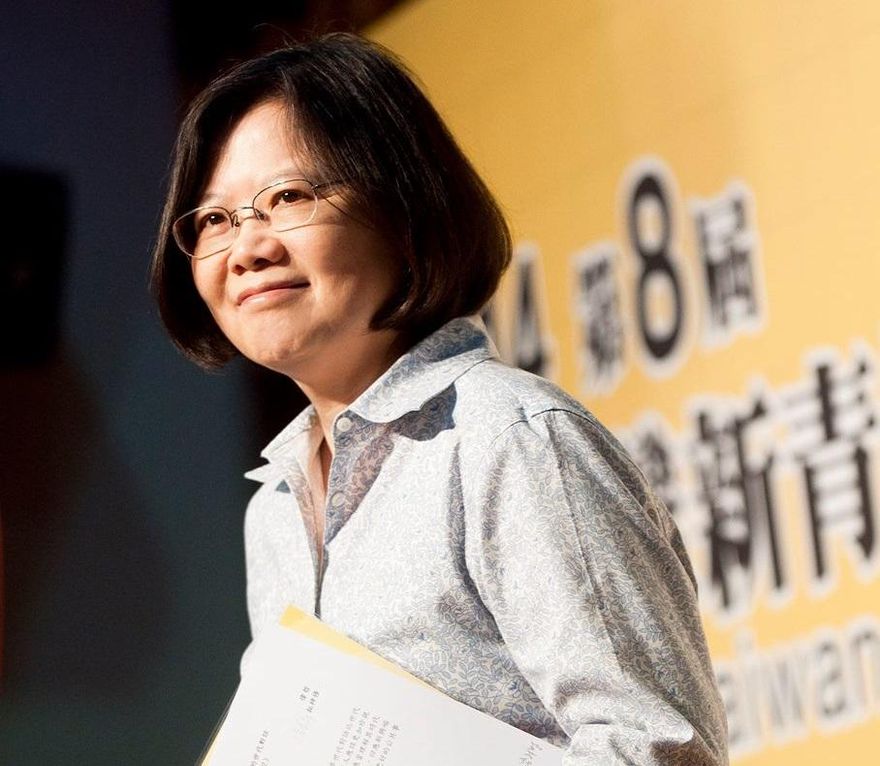 蔡英文發檢討文　 網驚吐16字：小編非常優秀