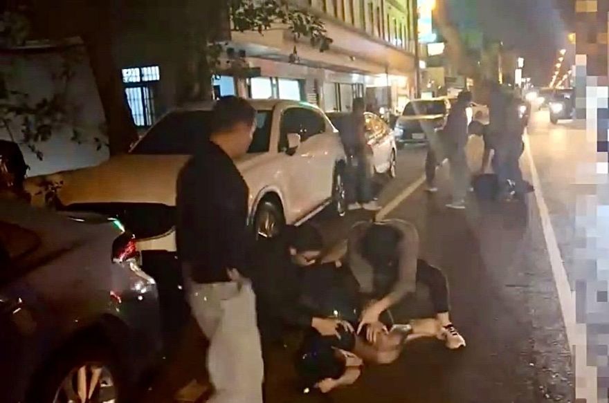【影】恐怖情人不爽分手大暴走　持槍恐嚇、蛇行跟車嚇壞前女友