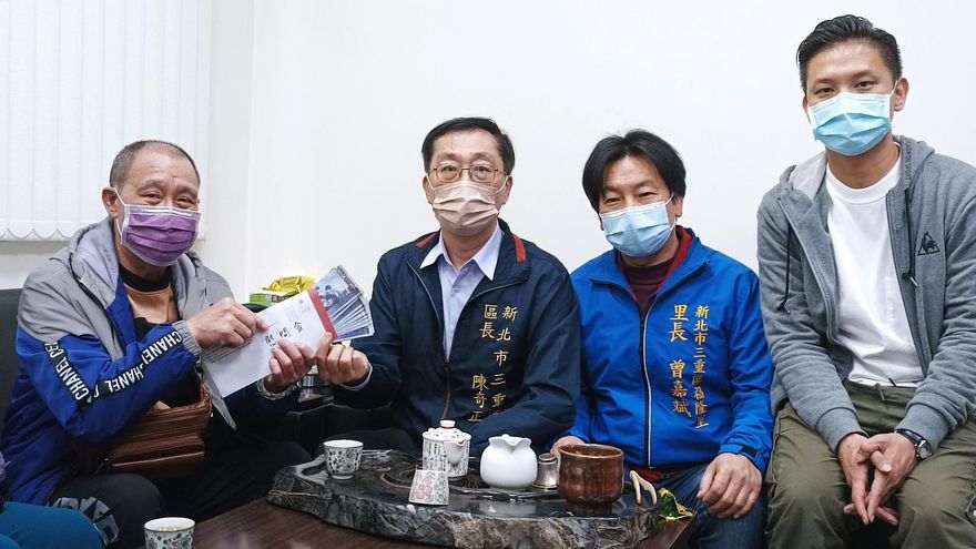 「相信媽會醒過來惹哭員警」！三重女乾屍死因出爐　善款湧入社會局協助