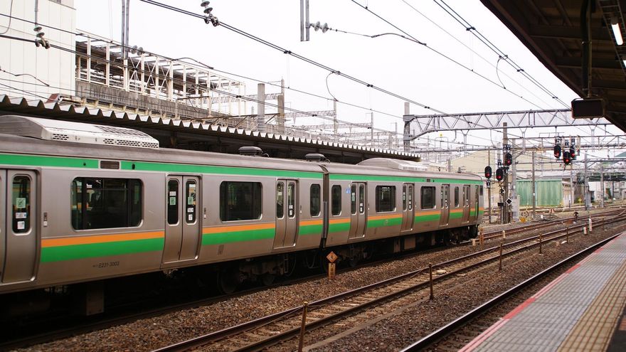 日男疑酒醉摔落鐵軌遭電車撞死　救援友人也重傷