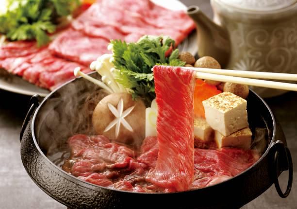 撈王、海底撈火鍋料出包！遭抓包芫荽、青江菜農藥超標　緊急下架開罰