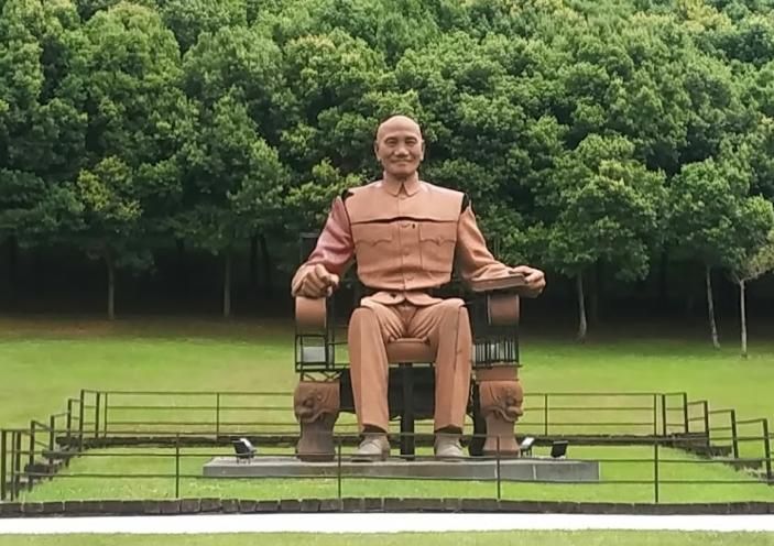 拆兩蔣銅像補助10萬是在「砸重金去蔣化」？　內政部回應了