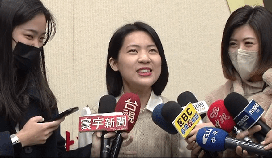 范雲批徐巧芯跟父權站同一邊　網友怒：妳才跟特權站在一起！