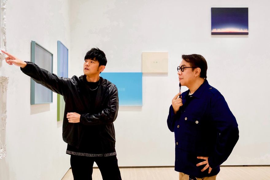 【影】〈蔡康永創作展〉周杰倫超捧場！　買下三幅觸動內心畫作