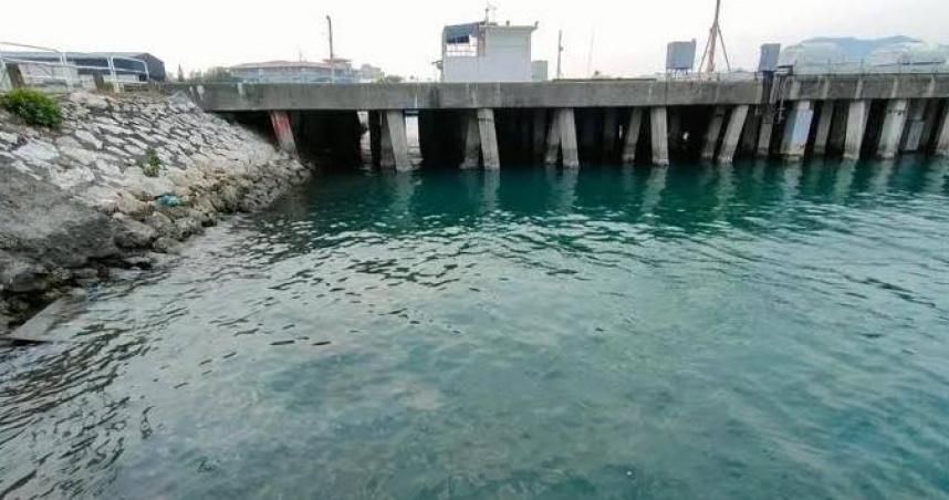 「雙手捆綁背啞鈴石頭」！高雄旗津海面竟漂詭異無名屍！