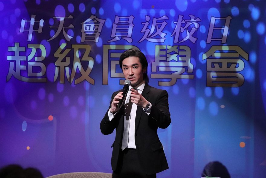 運動撞到尾椎！丹申廣忍痛出席會員日　粉絲見本尊直呼「好帥」