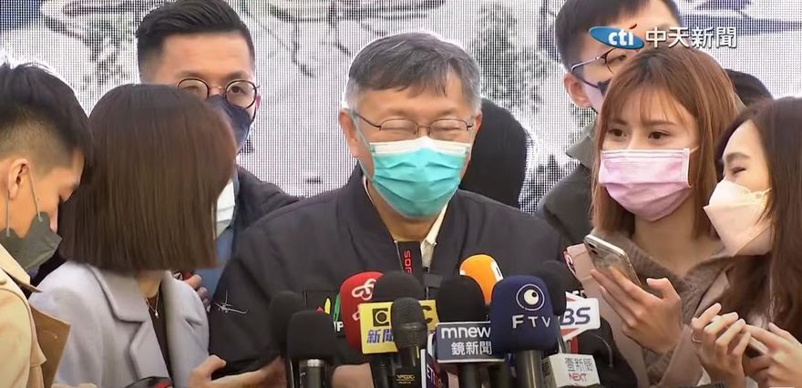 【影】2024總統大選民調22縣市全墊底　柯文哲笑了：這樣大家不是很放心嗎？
