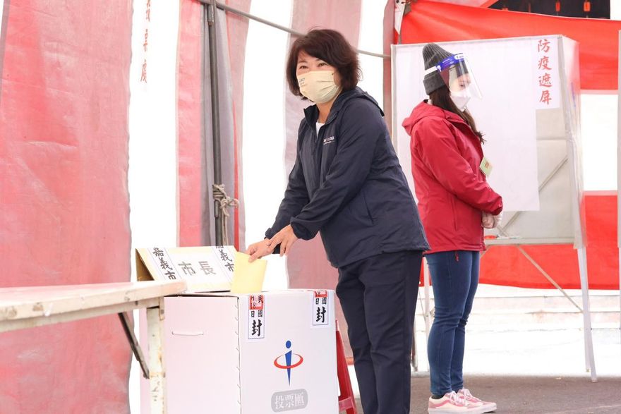 嘉義市長選舉 / 嘉義沒下雨！黃敏惠：大家穿暖和　踴躍投票