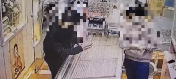 【影】佯稱買金飾送家人　花蓮男搶1兩金塊逃逸…搶奪影像曝光