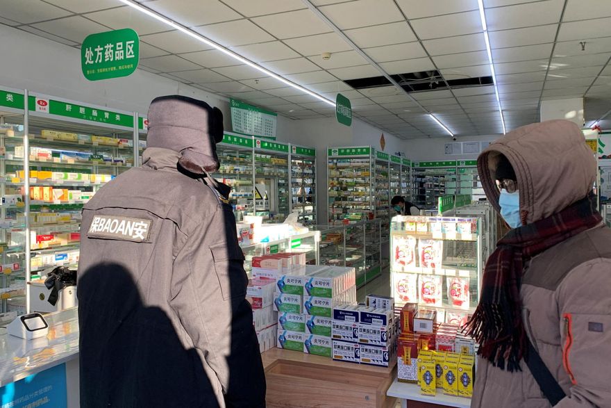 疫情增2死！各地掀搶藥潮　北京要求「大包裝退燒藥拆散銷售」