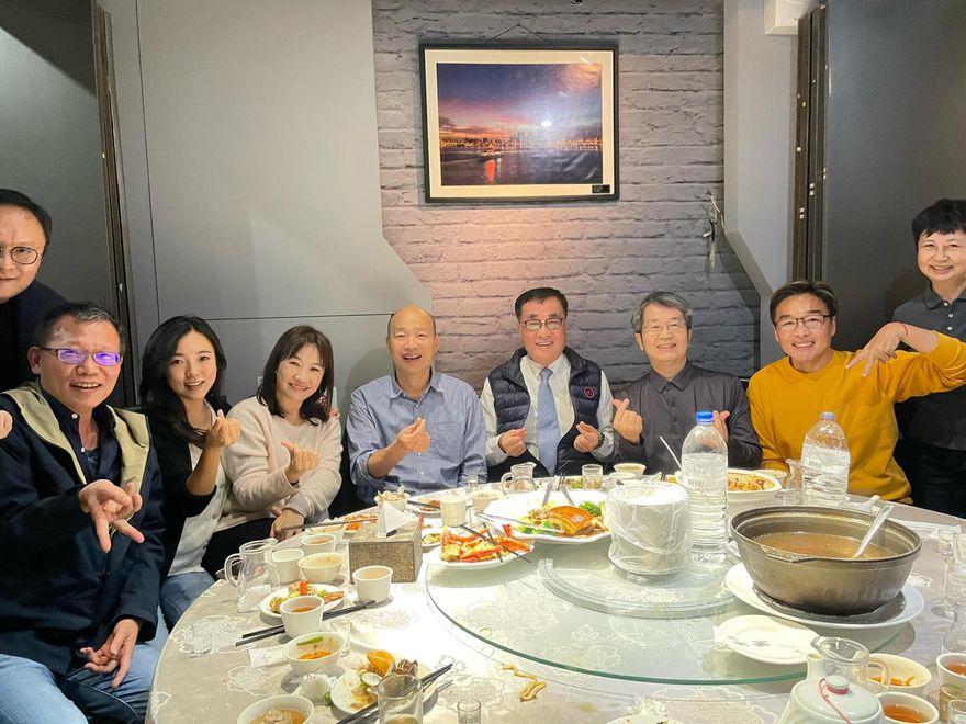 睽違2年！韓國瑜和高雄市府團隊聚餐曝「下一步」網暴動