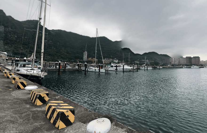 溫度驟降烏金來了！基隆今年首艘1500尾烏魚進港