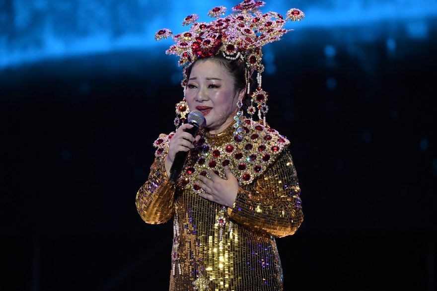 不能輸羅志祥！白冰冰跨年夜出動「41年壓箱寶」：還好身材沒走鐘