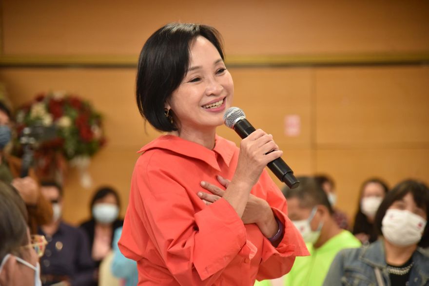 曾俊傑退黨「秒現身綠營黨部談選副議長」　柯志恩心累4字評價