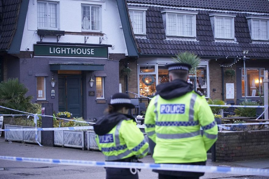 平安夜驚魂！英國沃勒西驚傳酒吧槍擊案　男子持槍闖入掃射釀1死3傷