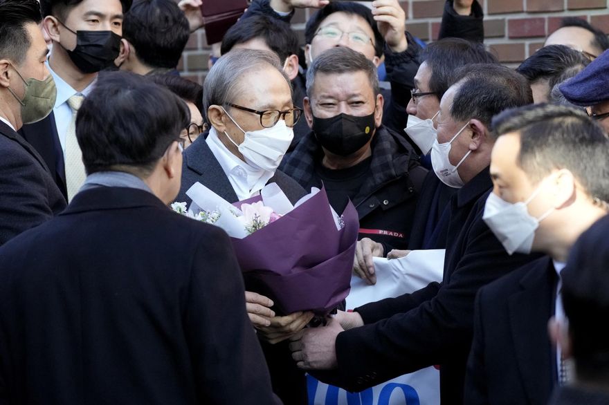 李明博特赦後首度露面發表談話　「願勞工福利得到加強」酸爆尹錫悅