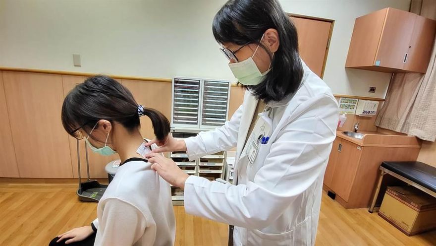 天冷避免風寒邪氣的侵入！冬季養生法寶三九貼 　溫肺化痰排寒氣